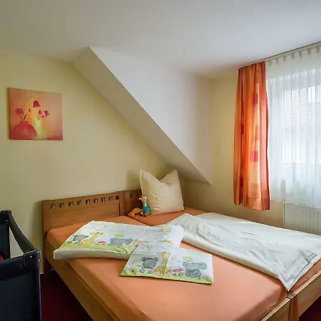 Obst- Und Gomeringer Apartman *