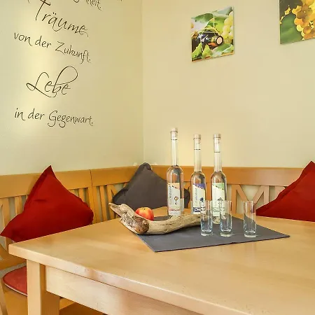 Obst- Und Gomeringer Appartement