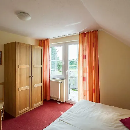 Obst- Und Gomeringer Apartman *