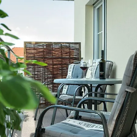 Obst- Und Gomeringer Apartman *